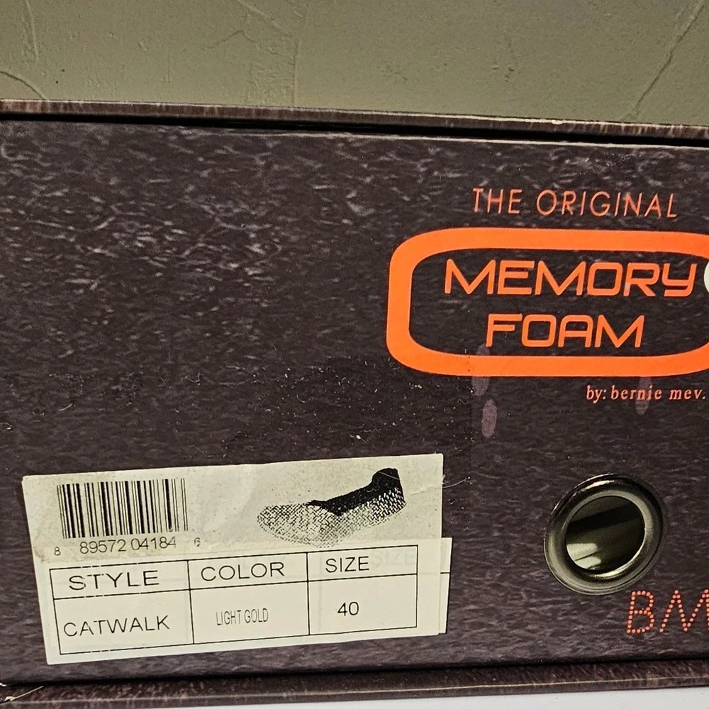 Bernie Mev Catwalk Womens Light Gold Woven Elastic Memory Foam Flats Size 40 New - Picture 7 of 7